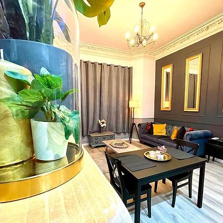 Adeamstays Provides Beautiful Centrally Located 1 And 2 Bed Apartments On Liverpools Boulevard Екстериор снимка