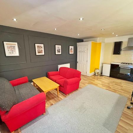 Adeamstays Provides Beautiful Centrally Located 1 And 2 Bed Apartments On Liverpools Boulevard Екстериор снимка