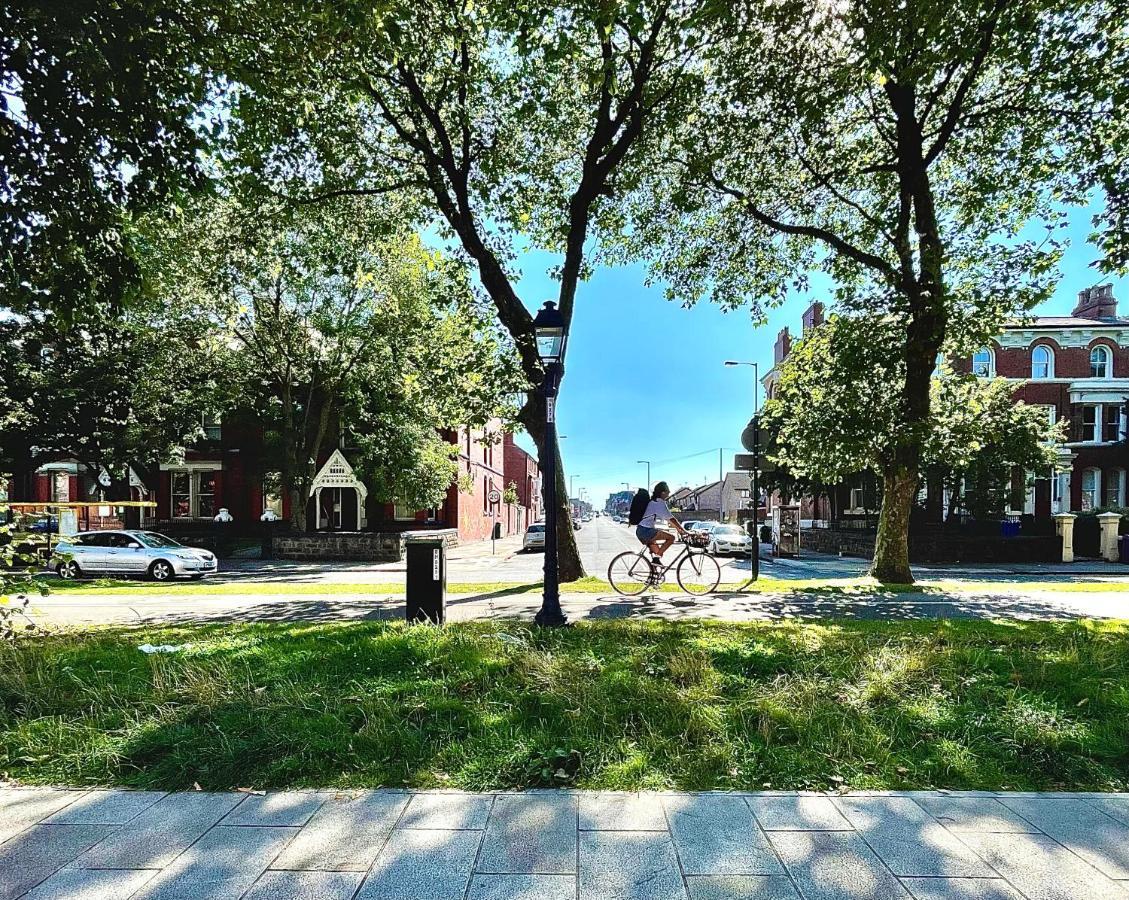 Adeamstays Provides Beautiful Centrally Located 1 And 2 Bed Apartments On Liverpools Boulevard Екстериор снимка