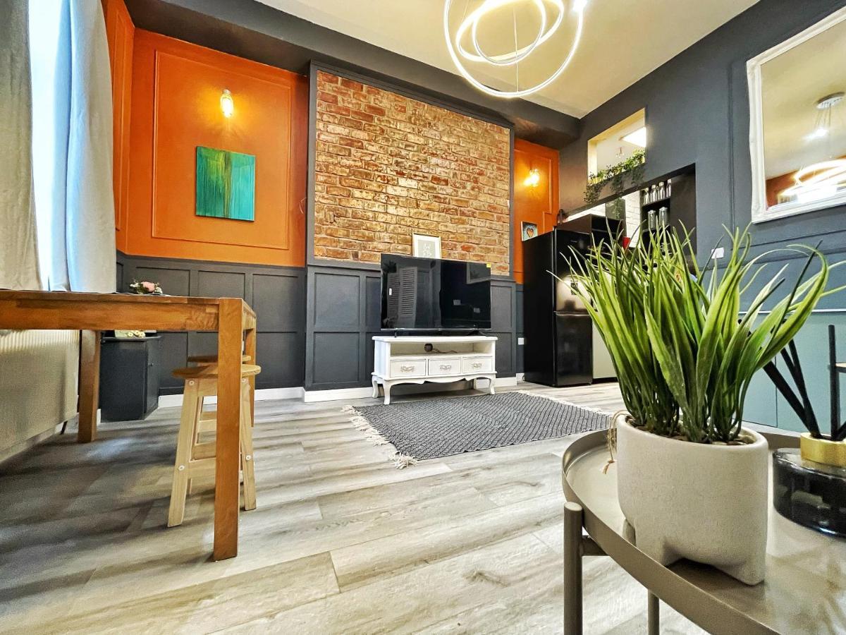 Adeamstays Provides Beautiful Centrally Located 1 And 2 Bed Apartments On Liverpools Boulevard Екстериор снимка