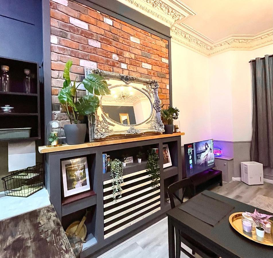 Adeamstays Provides Beautiful Centrally Located 1 And 2 Bed Apartments On Liverpools Boulevard Екстериор снимка