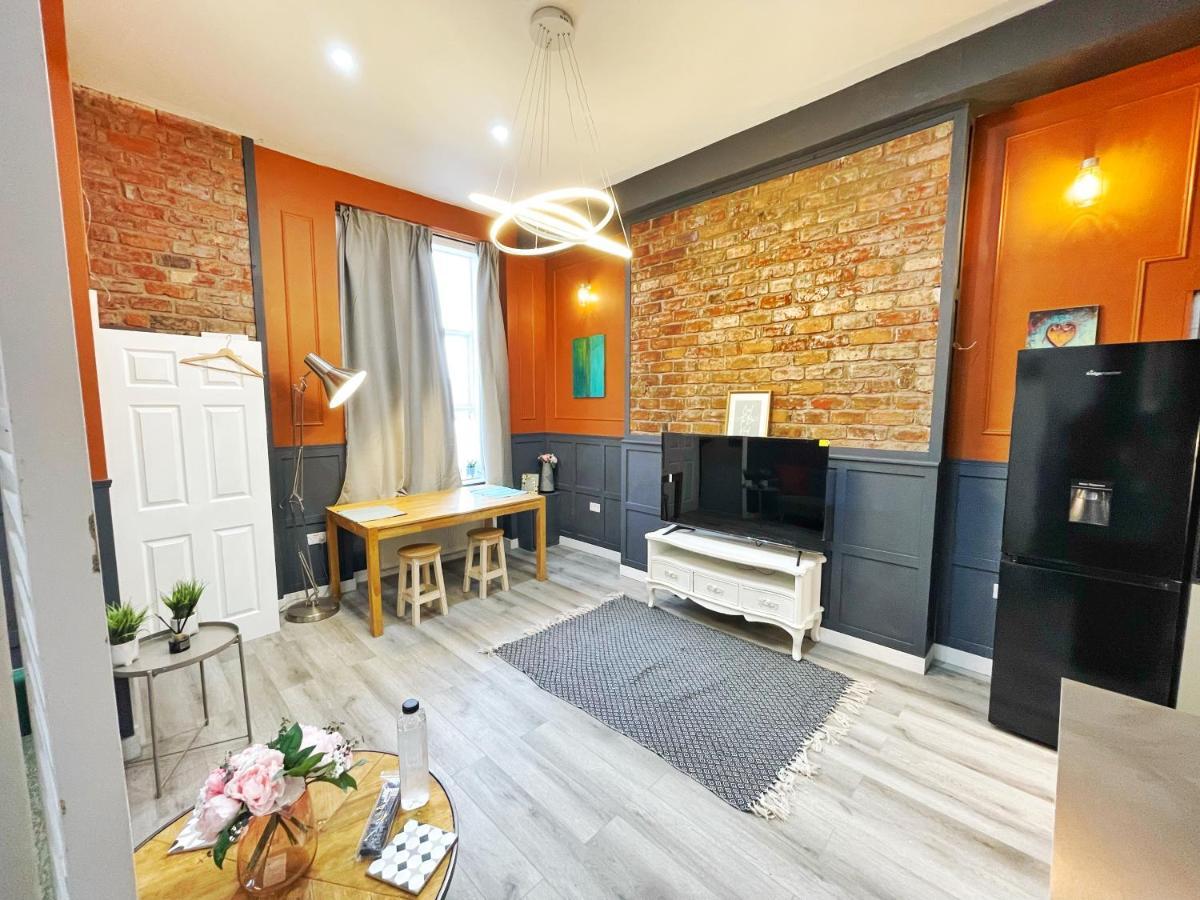 Adeamstays Provides Beautiful Centrally Located 1 And 2 Bed Apartments On Liverpools Boulevard Екстериор снимка