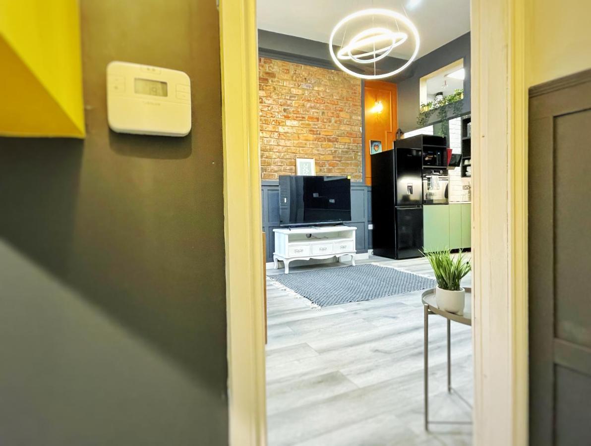 Adeamstays Provides Beautiful Centrally Located 1 And 2 Bed Apartments On Liverpools Boulevard Екстериор снимка