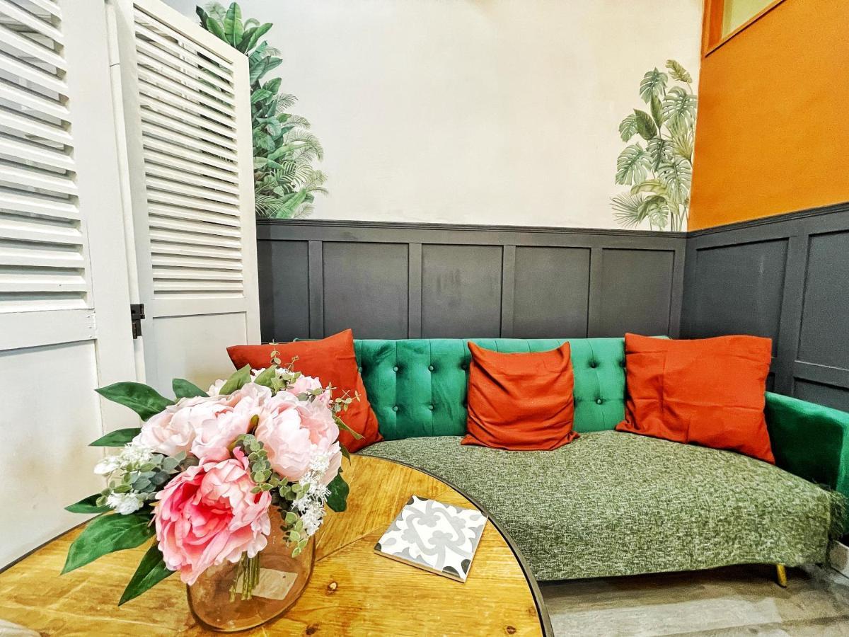 Adeamstays Provides Beautiful Centrally Located 1 And 2 Bed Apartments On Liverpools Boulevard Екстериор снимка