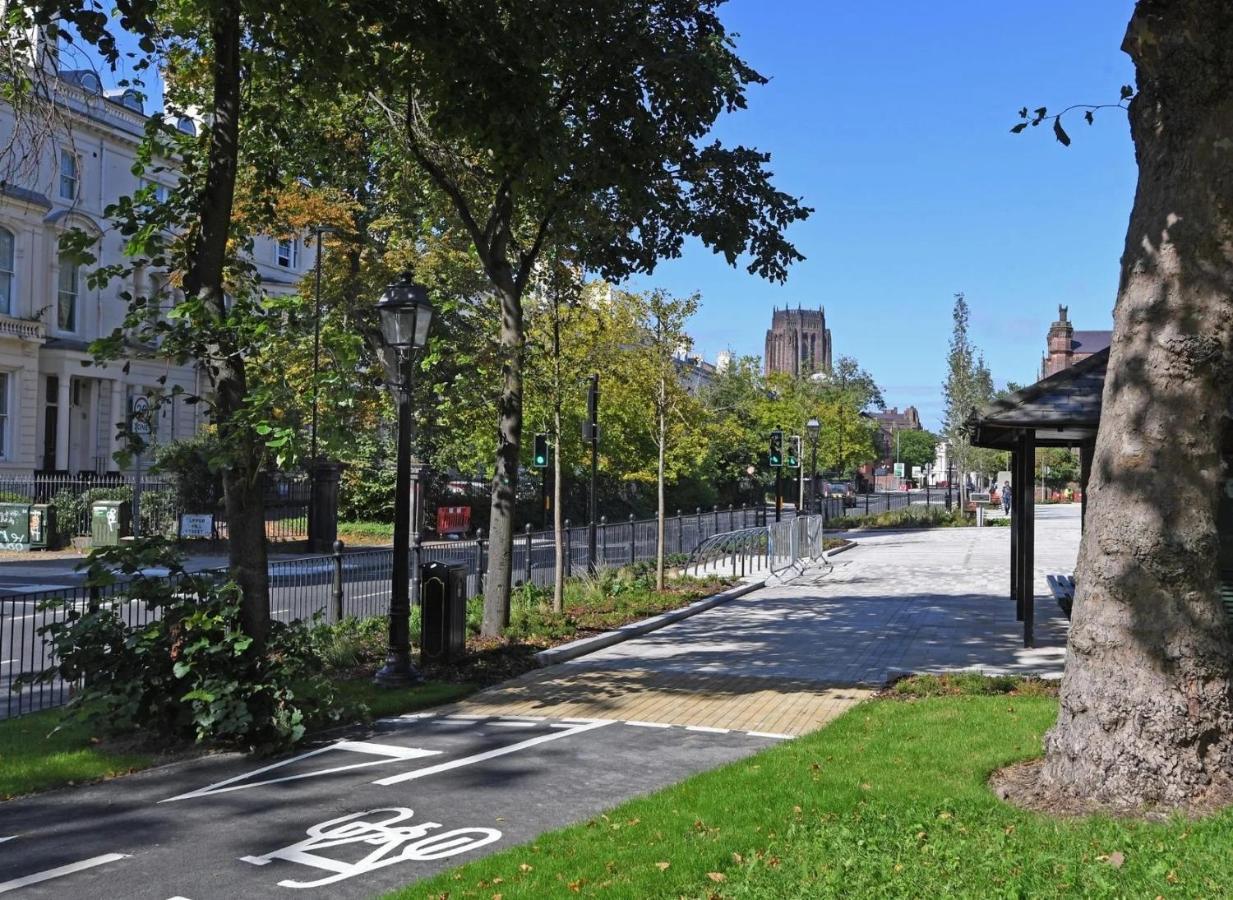 Adeamstays Provides Beautiful Centrally Located 1 And 2 Bed Apartments On Liverpools Boulevard Екстериор снимка