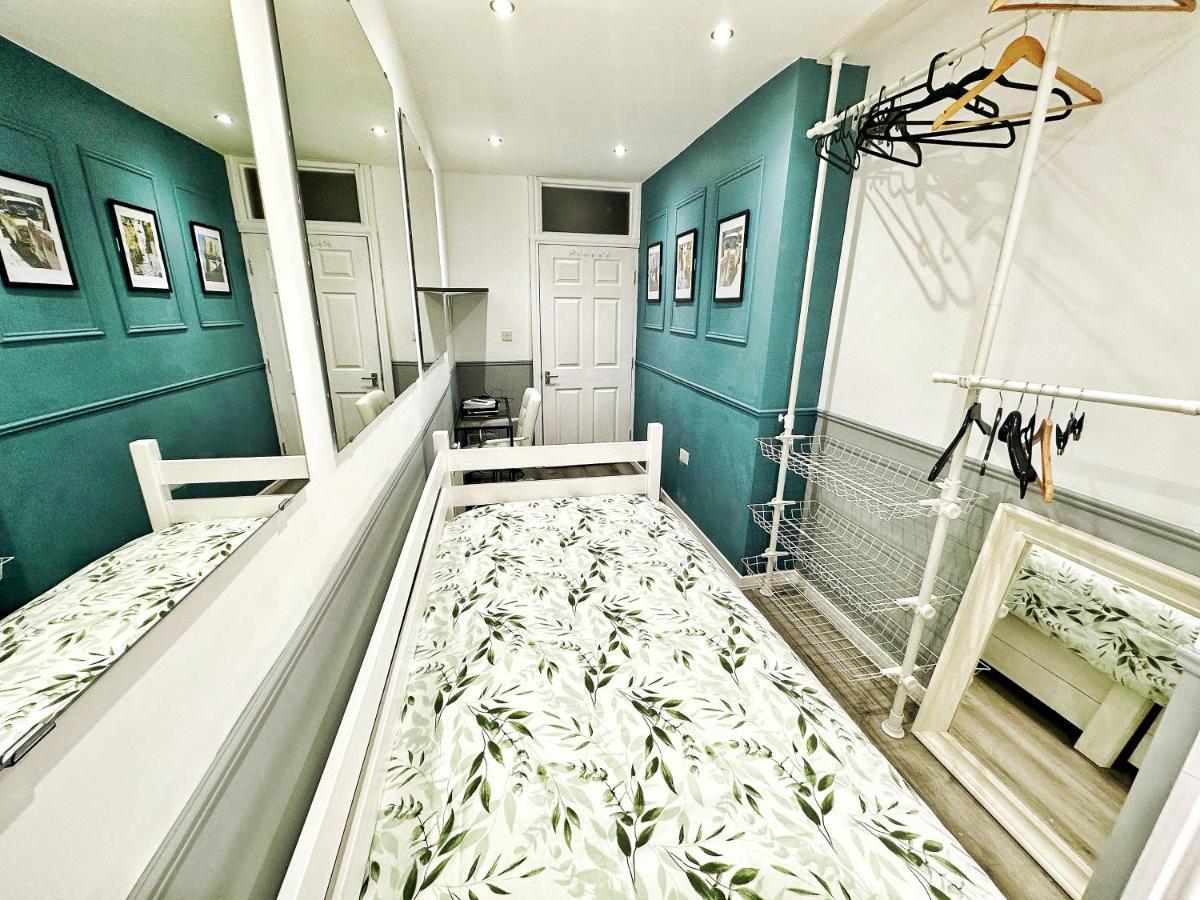 Adeamstays Provides Beautiful Centrally Located 1 And 2 Bed Apartments On Liverpools Boulevard Екстериор снимка