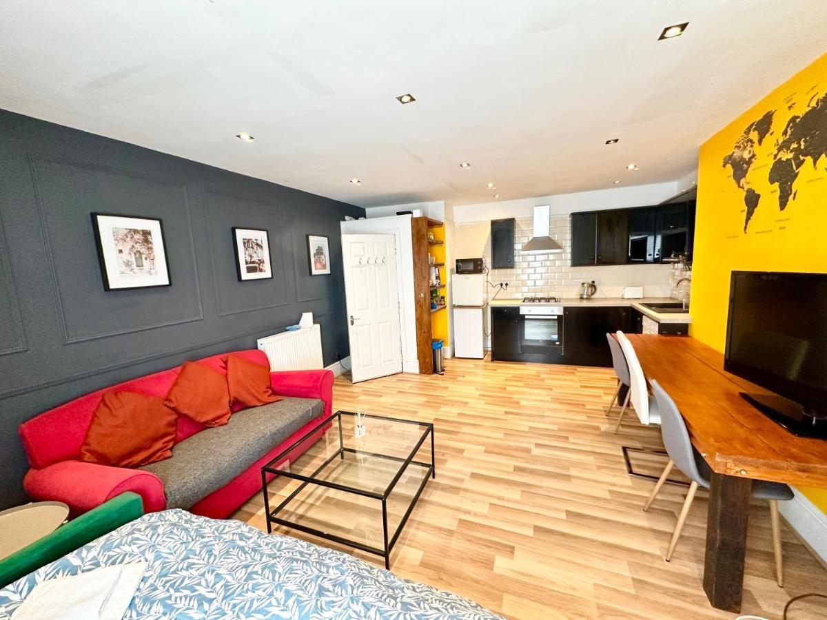 Adeamstays Provides Beautiful Centrally Located 1 And 2 Bed Apartments On Liverpools Boulevard Екстериор снимка