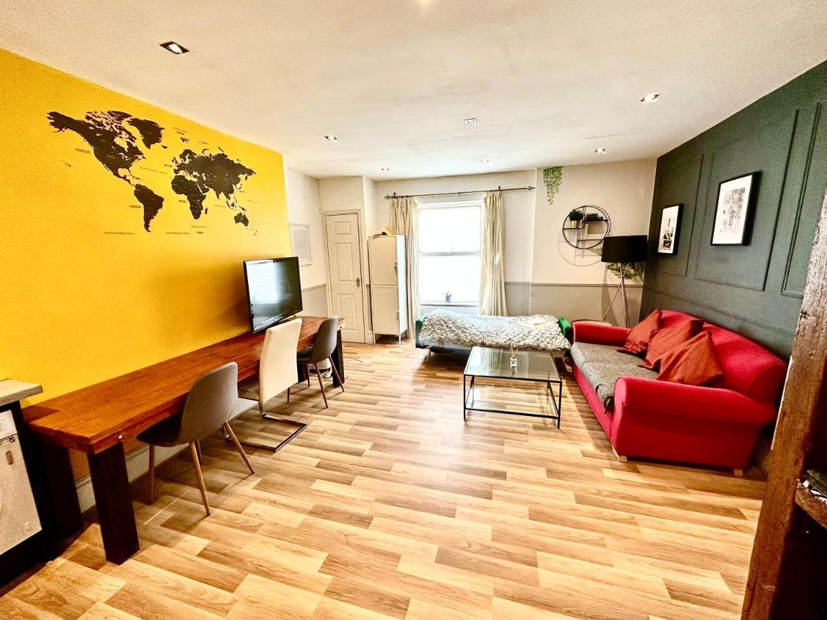 Adeamstays Provides Beautiful Centrally Located 1 And 2 Bed Apartments On Liverpools Boulevard Екстериор снимка