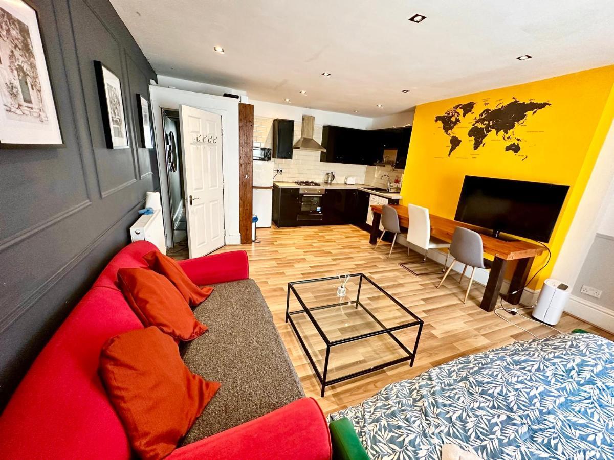 Adeamstays Provides Beautiful Centrally Located 1 And 2 Bed Apartments On Liverpools Boulevard Екстериор снимка