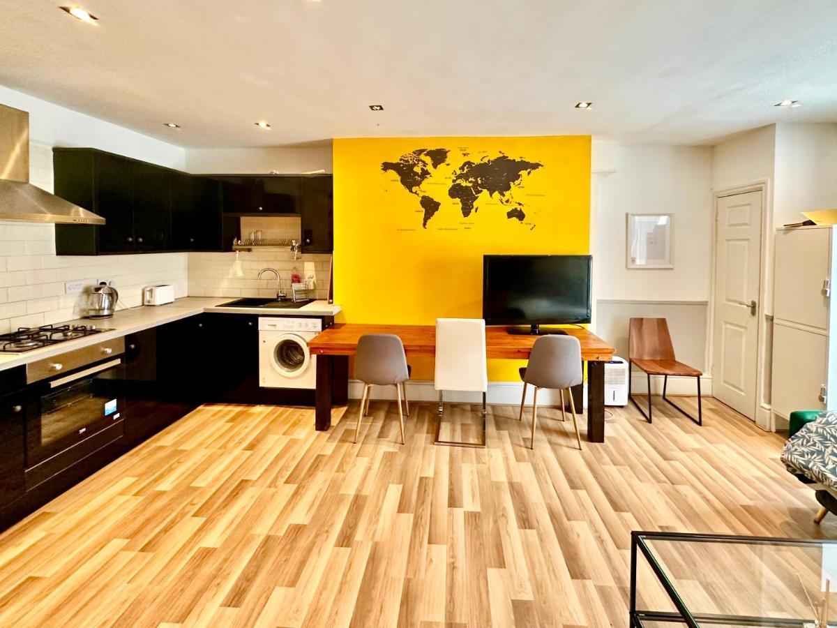Adeamstays Provides Beautiful Centrally Located 1 And 2 Bed Apartments On Liverpools Boulevard Екстериор снимка