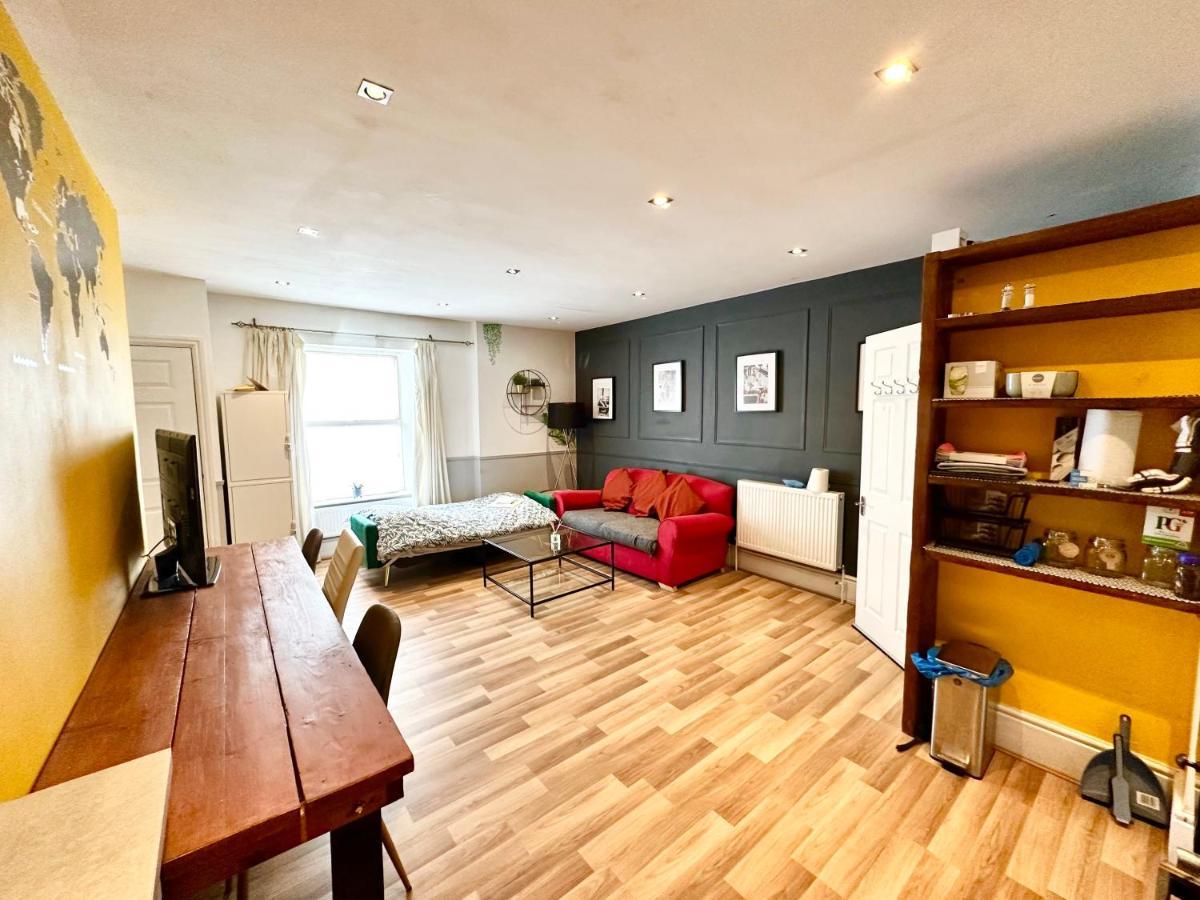 Adeamstays Provides Beautiful Centrally Located 1 And 2 Bed Apartments On Liverpools Boulevard Екстериор снимка