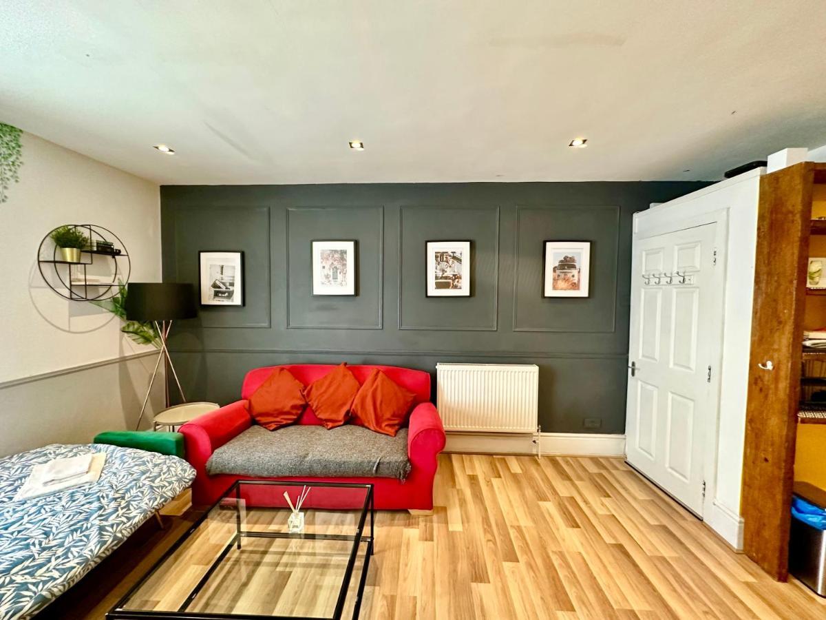Adeamstays Provides Beautiful Centrally Located 1 And 2 Bed Apartments On Liverpools Boulevard Екстериор снимка