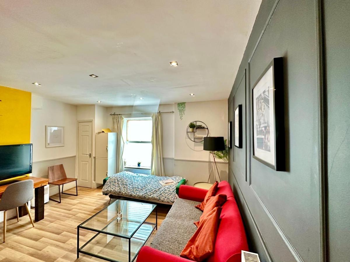 Adeamstays Provides Beautiful Centrally Located 1 And 2 Bed Apartments On Liverpools Boulevard Екстериор снимка