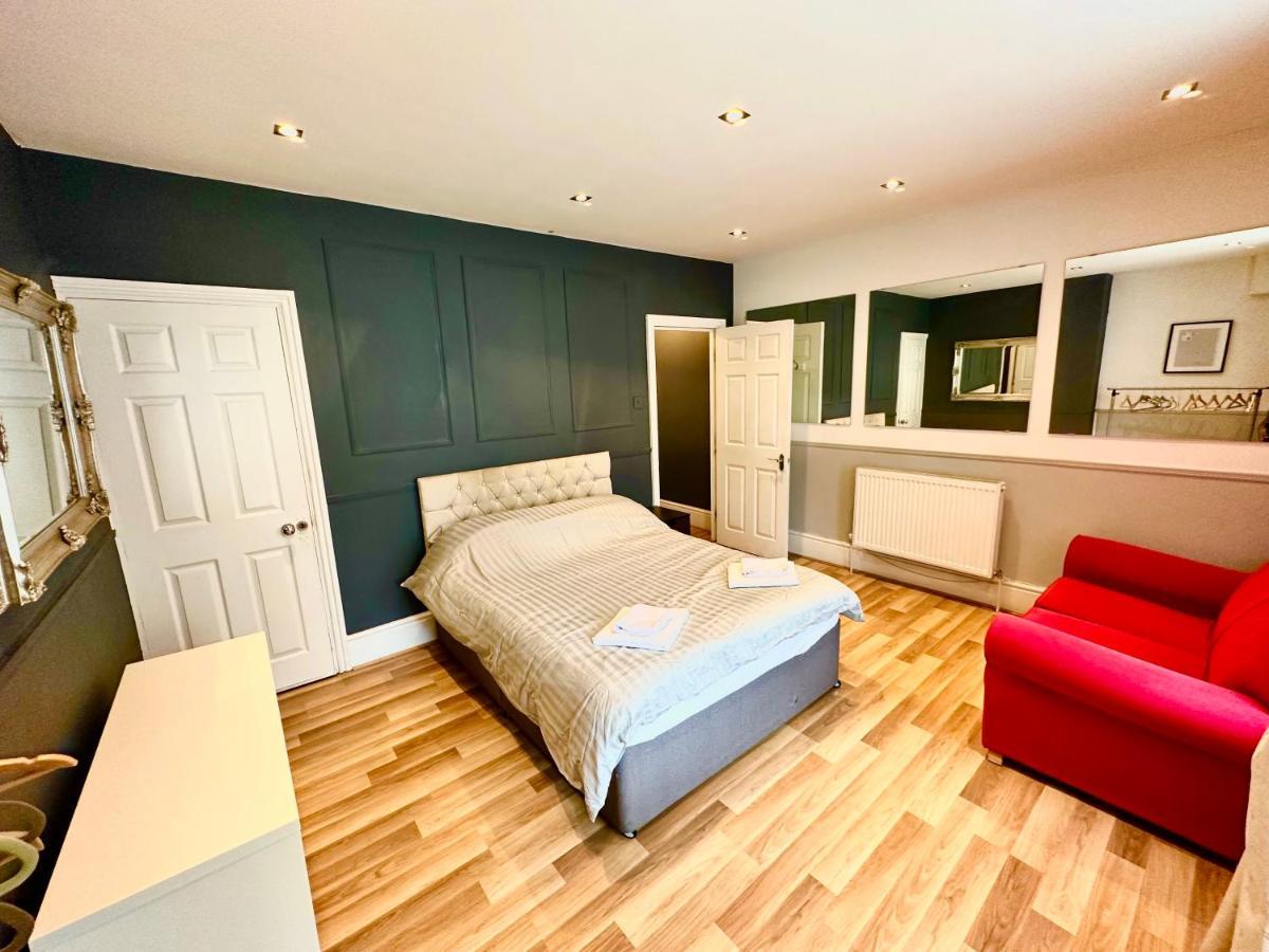 Adeamstays Provides Beautiful Centrally Located 1 And 2 Bed Apartments On Liverpools Boulevard Екстериор снимка