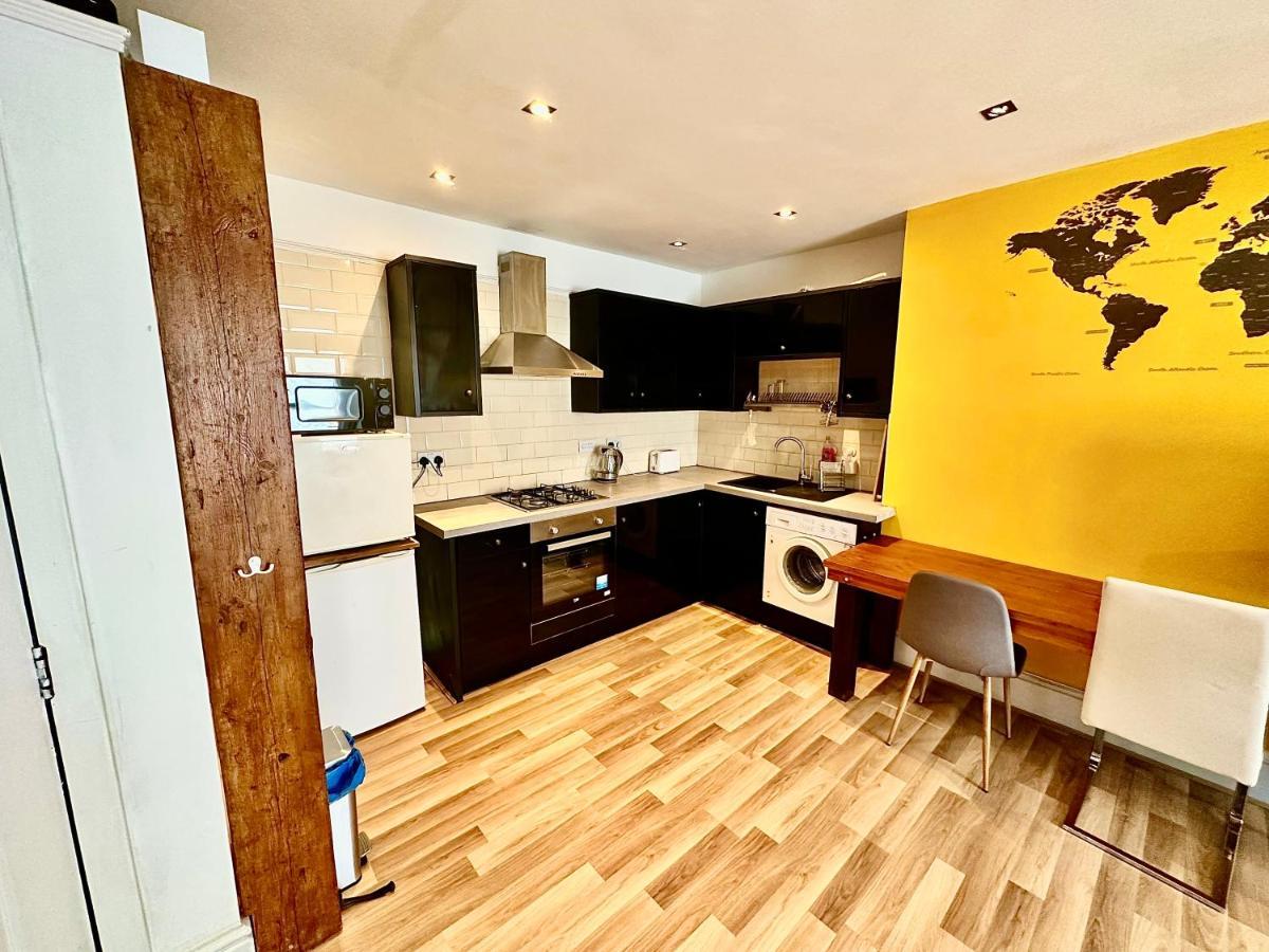 Adeamstays Provides Beautiful Centrally Located 1 And 2 Bed Apartments On Liverpools Boulevard Екстериор снимка