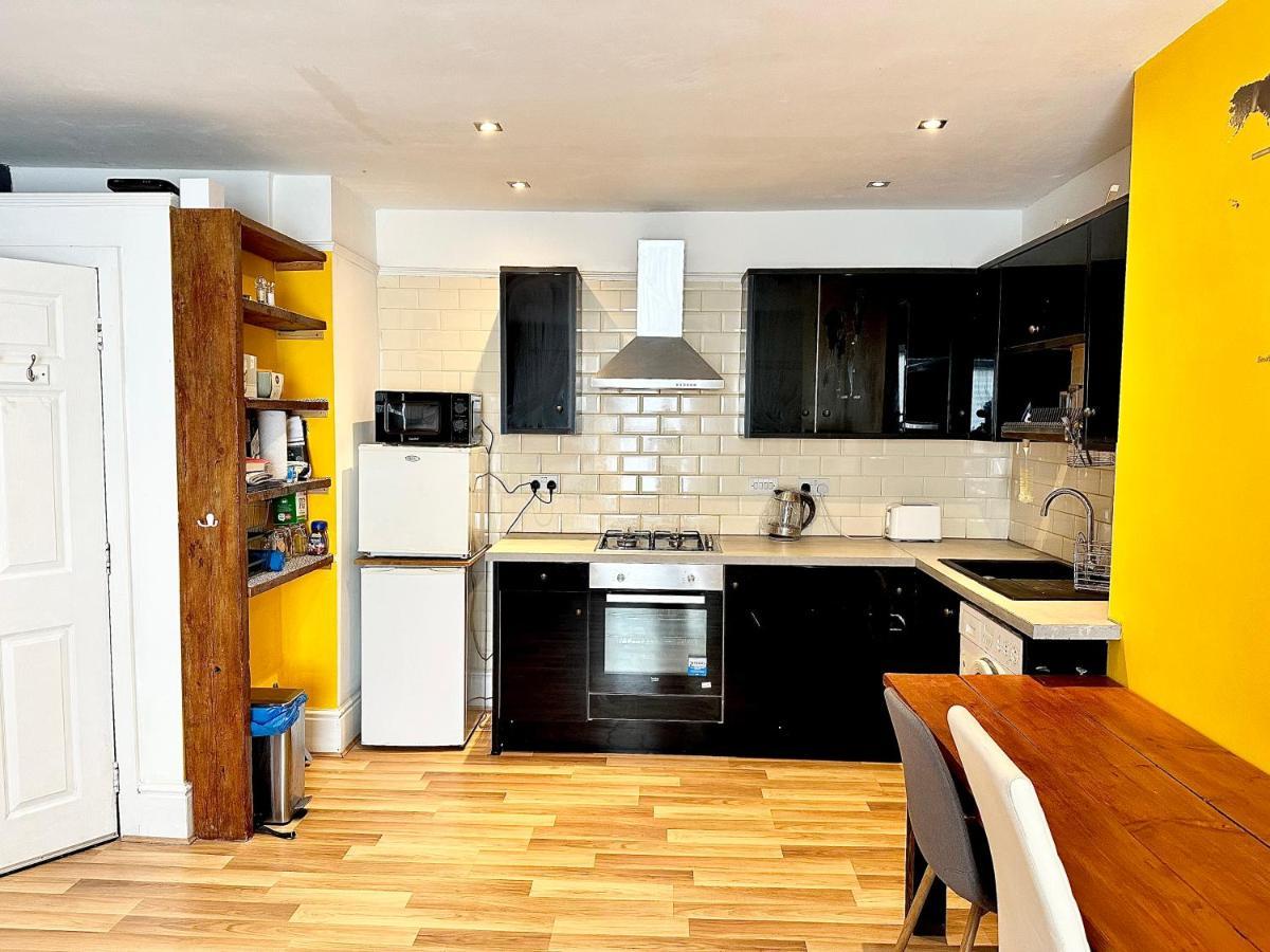 Adeamstays Provides Beautiful Centrally Located 1 And 2 Bed Apartments On Liverpools Boulevard Екстериор снимка